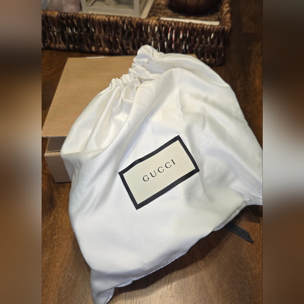 Gucci Crossbody Strap w/box & Dustbag🤍